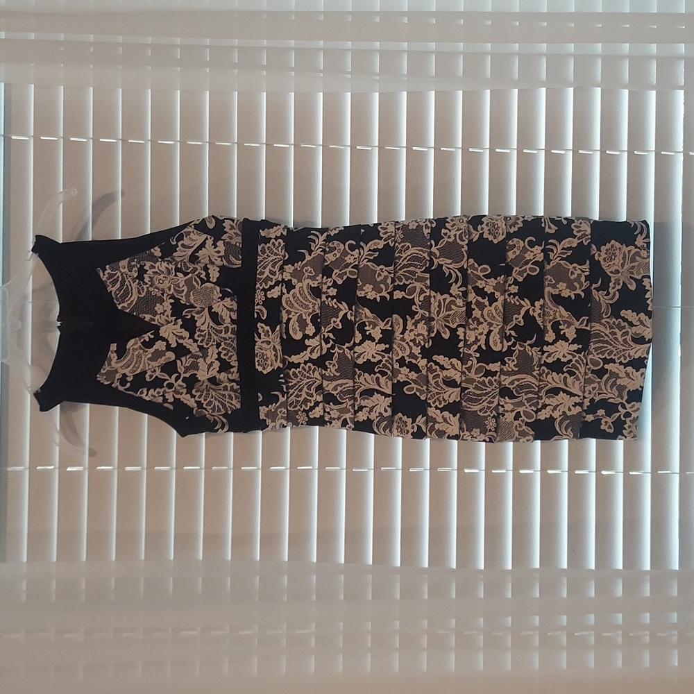 White House Black Market cocktail dress size 2. Worn once, like new!!